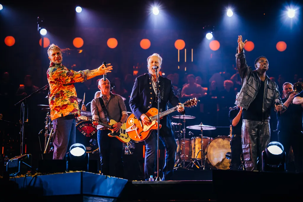 Joshua Nolet - Rowwen Heze - Typhoon